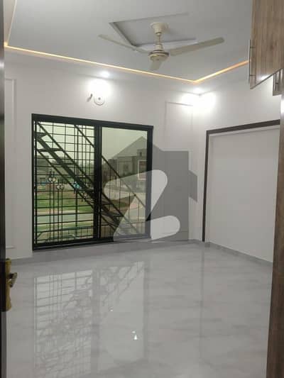 بحریہ ٹاؤن سیکٹرڈی بحریہ ٹاؤن,لاہور میں 2 کمروں کا 9 مرلہ بالائی پورشن 55.0 ہزار میں کرایہ پر دستیاب ہے۔