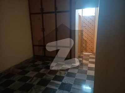 آئی جے پی روڈ اسلام آباد میں 6 کمروں کا 2 کنال عمارت 8.0 لاکھ میں کرایہ پر دستیاب ہے۔