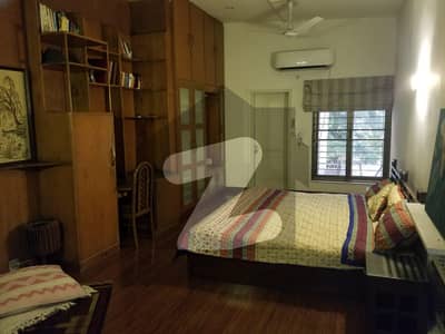 گلبرگ لاہور میں 6 کمروں کا 2 کنال مکان 5.0 لاکھ میں کرایہ پر دستیاب ہے۔