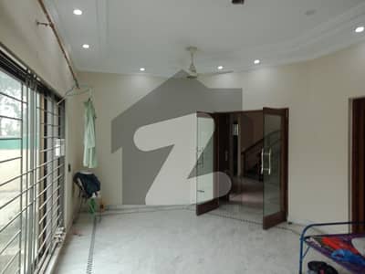 گلبرگ 3 گلبرگ,لاہور میں 6 کمروں کا 2 کنال مکان 5.0 لاکھ میں کرایہ پر دستیاب ہے۔