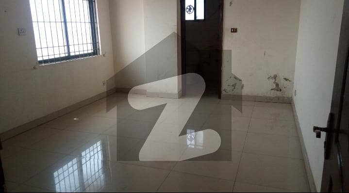 کلفٹن ۔ بلاک 2 کلفٹن,کراچی میں 3 کمروں کا 6 مرلہ فلیٹ 2.5 کروڑ میں برائے فروخت۔