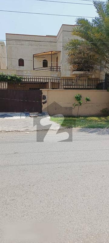 10 Marla Semi Commercial Used House At 60 Feet Wdie Road For Sale In K Block Sabzazar Lahore