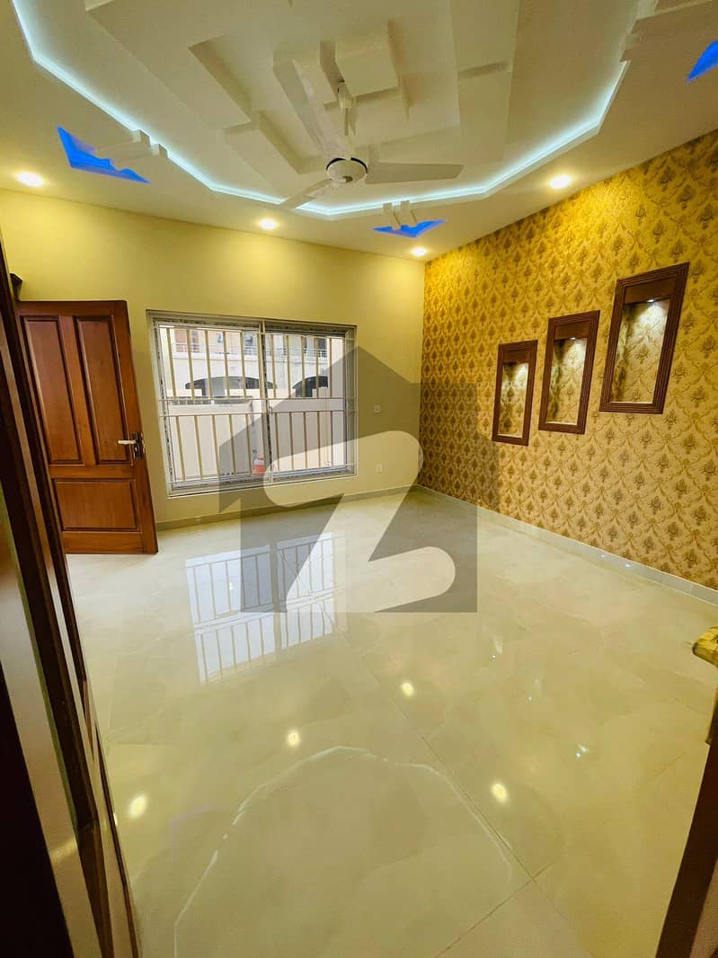 بحریہ انکلیو بحریہ ٹاؤن,اسلام آباد میں 5 کمروں کا 10 مرلہ مکان 4.5 کروڑ میں برائے فروخت۔