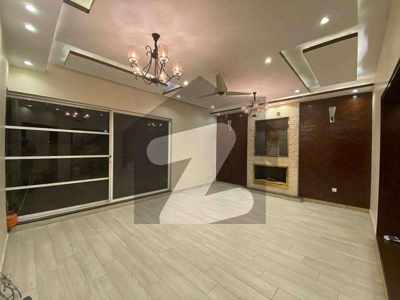1-Kanal Beautiful House On 80Feet Road For Sale In Izmir Town