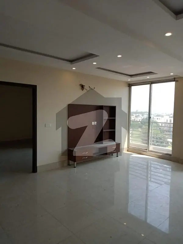 In Bahria Town 700 Square Feet Flat For Rent
