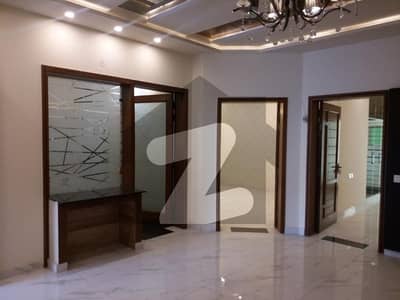 بحریہ ٹاؤن - اوورسیزبی بحریہ ٹاؤن اوورسیز انکلیو,بحریہ ٹاؤن,لاہور میں 5 کمروں کا 1 کنال مکان 2.3 لاکھ میں کرایہ پر دستیاب ہے۔