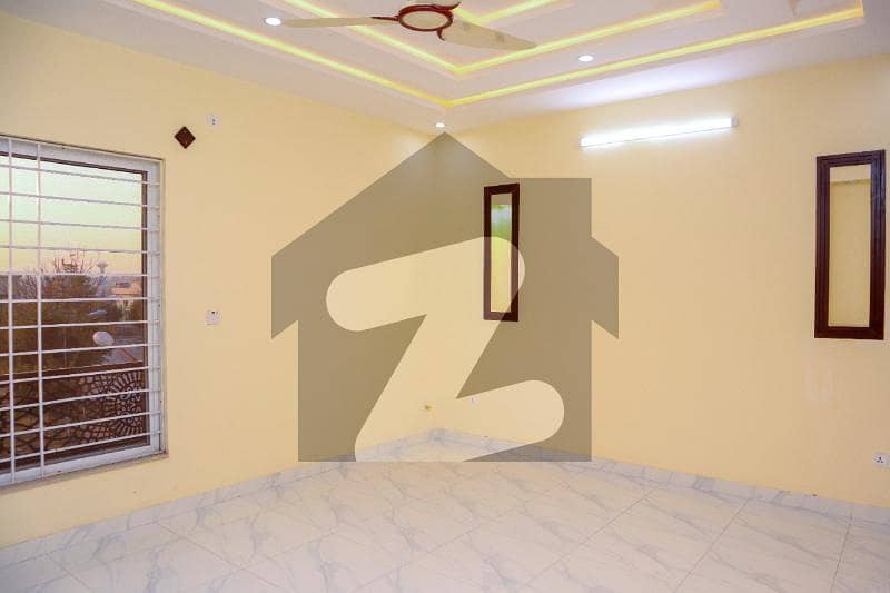 بحریہ ٹاؤن فیز 7 بحریہ ٹاؤن راولپنڈی,راولپنڈی میں 5 کمروں کا 10 مرلہ مکان 3.4 کروڑ میں برائے فروخت۔