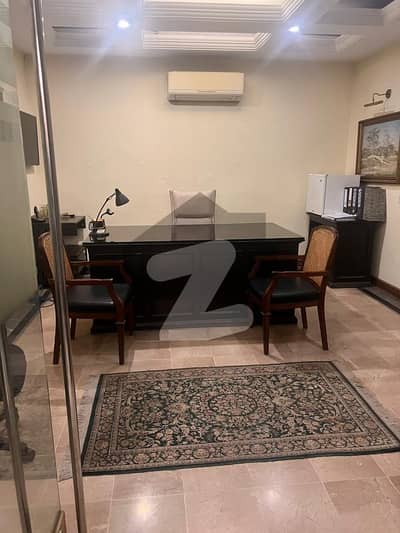 ایم ایم عالم روڈ گلبرگ,لاہور میں 11 کمروں کا 4 کنال دفتر 13.5 ارب میں برائے فروخت۔