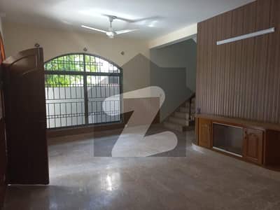 چکلالہ سکیم 3 چکلالہ سکیم,راولپنڈی میں 8 کمروں کا 1 کنال مکان 6.5 کروڑ میں برائے فروخت۔
