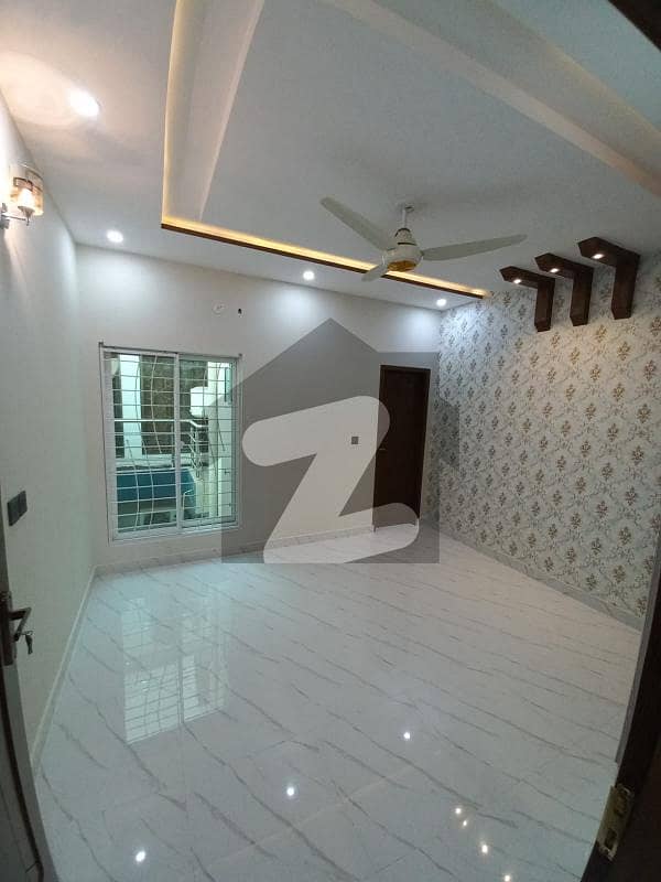کینال گارڈن ۔ بلاک اے کینال گارڈن,لاہور میں 5 کمروں کا 5 مرلہ مکان 2.2 کروڑ میں برائے فروخت۔