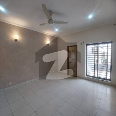 ڈیوائن گارڈنز ۔ بلاک ڈی ڈیوائن گارڈنز,لاہور میں 3 کمروں کا 8 مرلہ مکان 3.1 کروڑ میں برائے فروخت۔
