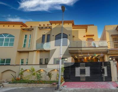 بحریہ ٹاؤن فیز 8 بحریہ ٹاؤن راولپنڈی,راولپنڈی میں 5 کمروں کا 7 مرلہ مکان 2.75 کروڑ میں برائے فروخت۔