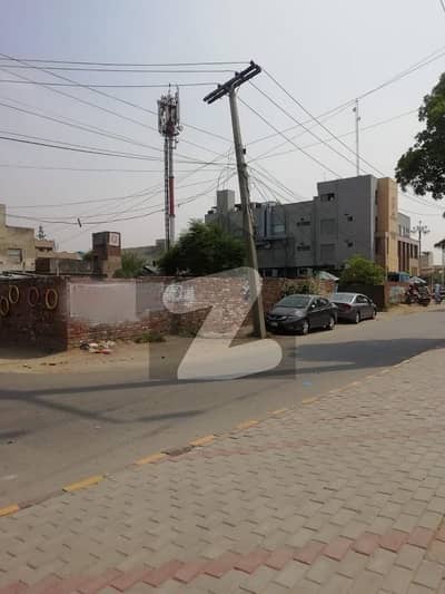 ابدالینزکوآپریٹو ہاؤسنگ سوسائٹی لاہور میں 1 کنال کمرشل پلاٹ 16.0 کروڑ میں برائے فروخت۔