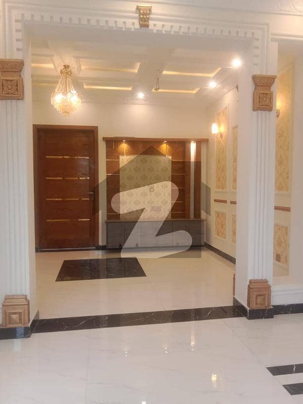 جوبلی ٹاؤن لاہور میں 6 کمروں کا 5 مرلہ مکان 2.1 کروڑ میں برائے فروخت۔