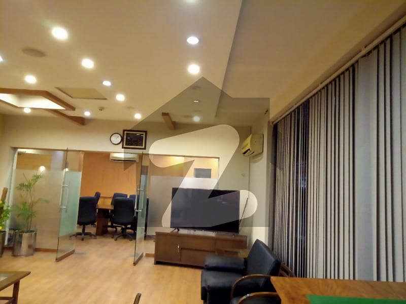 گلبرگ لاہور میں 9 کمروں کا 3 کنال دفتر 15.5 لاکھ میں کرایہ پر دستیاب ہے۔