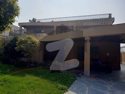ایم ایم عالم روڈ گلبرگ,لاہور میں 4 کمروں کا 2 کنال مکان 5.5 لاکھ میں کرایہ پر دستیاب ہے۔
