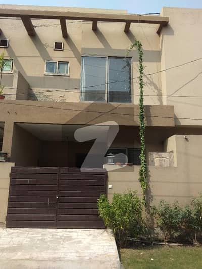 رائیونڈ روڈ لاہور میں 3 کمروں کا 4 مرلہ مکان 1.1 کروڑ میں برائے فروخت۔