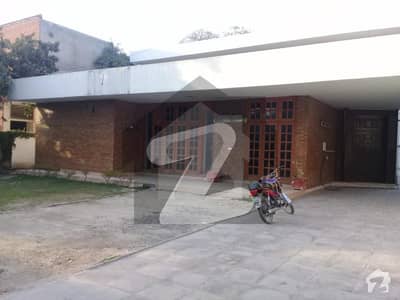 COMMERCIAL BUILDING FOR RENT MAIN BOULEVARD GULBERG II LAHORE