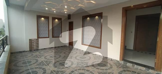 سوان گارڈن ۔ بلاک ایچ سوان گارڈن,اسلام آباد میں 6 کمروں کا 10 مرلہ مکان 4.0 کروڑ میں برائے فروخت۔