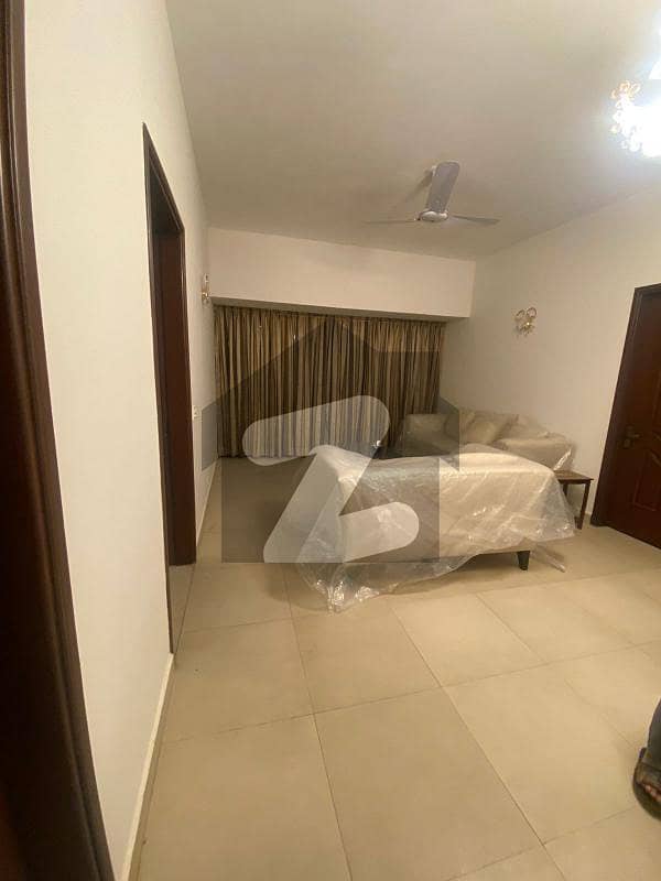 2400 Sq Feet Bath Island Flat For Rent