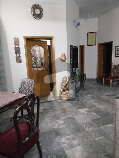 تاج باغ سکیم لاہور میں 5 کمروں کا 14 مرلہ مکان 3.6 کروڑ میں برائے فروخت۔