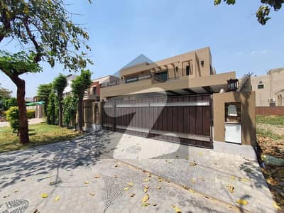 Luxurious 1 Kanal House for Rent - High-End Finishes
