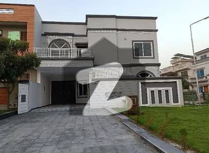 جی ۔ 13 اسلام آباد میں 6 کمروں کا 10 مرلہ مکان 9.0 کروڑ میں برائے فروخت۔