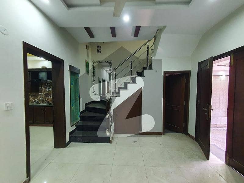 بحریہ ٹاؤن سیکٹرڈی بحریہ ٹاؤن,لاہور میں 3 کمروں کا 5 مرلہ مکان 65.0 ہزار میں کرایہ پر دستیاب ہے۔