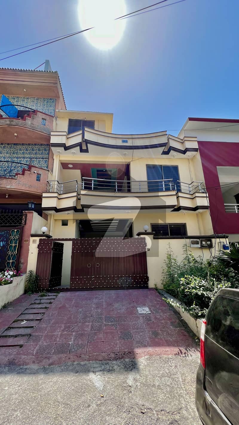سوان گارڈن ۔ بلاک بی سوان گارڈن,اسلام آباد میں 5 کمروں کا 6 مرلہ مکان 2.45 کروڑ میں برائے فروخت۔