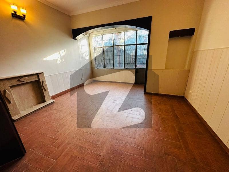 F-8 House for sale 2 kanal extraland