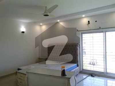 1 kanal Upper portion available for rent