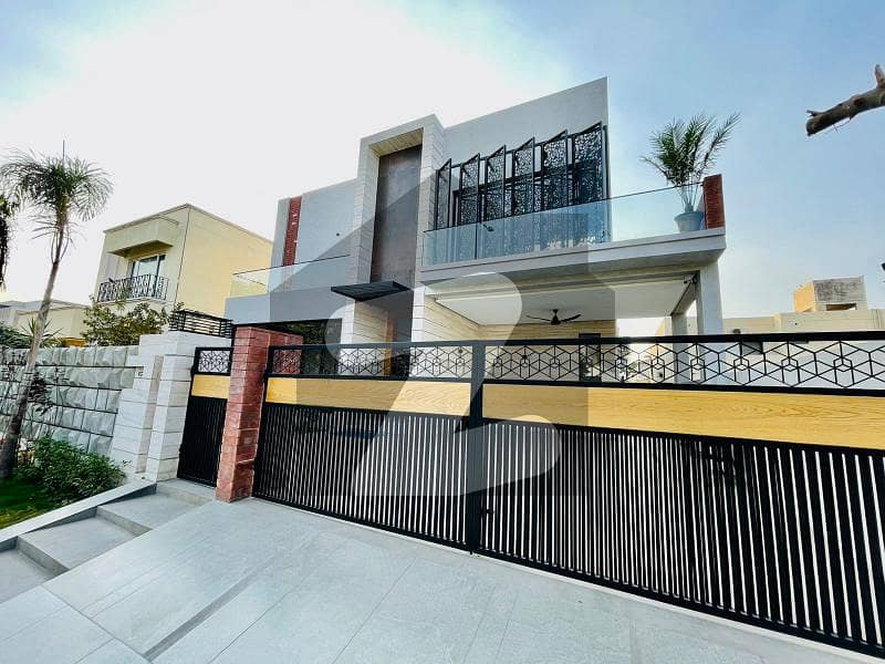 ONE KANAL BEAUTIFULL HOUSE AVAILABLE FOR RENT IN DHA LAHORE