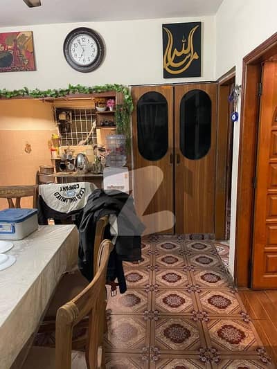 شاہراہِ قائدین کراچی میں 3 کمروں کا 10 مرلہ فلیٹ 1.1 لاکھ میں کرایہ پر دستیاب ہے۔