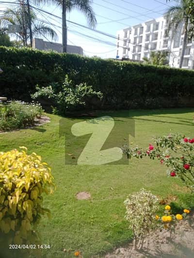 ماڈل ٹاؤن لاہور میں 8 کمروں کا 3 کنال مکان 9.0 لاکھ میں کرایہ پر دستیاب ہے۔