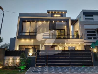 Luxuarious Designer 10 Marla Brand New House For Sale In Bahria Town Lahore With Gas installation