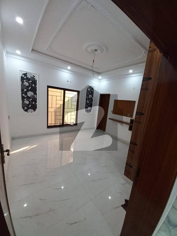 10 Marla House In Only Rs. 32000000/-