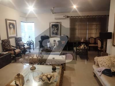 خیابانِ شہباز ڈی ایچ اے فیز 6,ڈی ایچ اے ڈیفینس,کراچی میں 6 کمروں کا 18 مرلہ مکان 9.3 کروڑ میں برائے فروخت۔