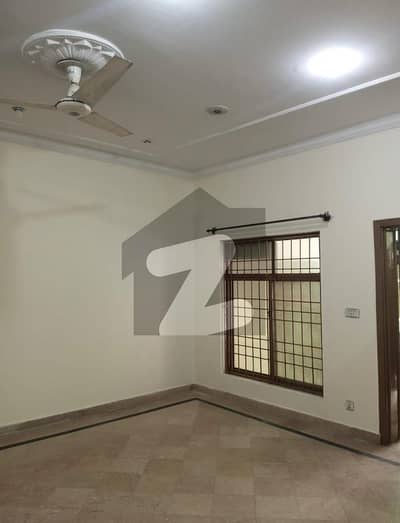 1 kanal 4bed open basement for rent in Pakistan town