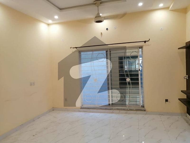 بحریہ ٹاؤن سیکٹر سی بحریہ ٹاؤن,لاہور میں 4 کمروں کا 10 مرلہ مکان 2.75 کروڑ میں برائے فروخت۔