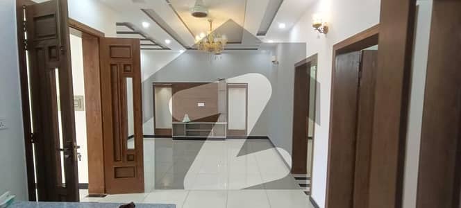 سوان گارڈن اسلام آباد میں 5 کمروں کا 7 مرلہ مکان 80.0 ہزار میں کرایہ پر دستیاب ہے۔