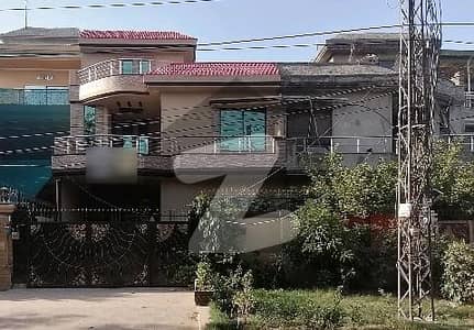 مرغزار آفیسرز کالونی لاہور میں 5 کمروں کا 10 مرلہ مکان 3.0 کروڑ میں برائے فروخت۔