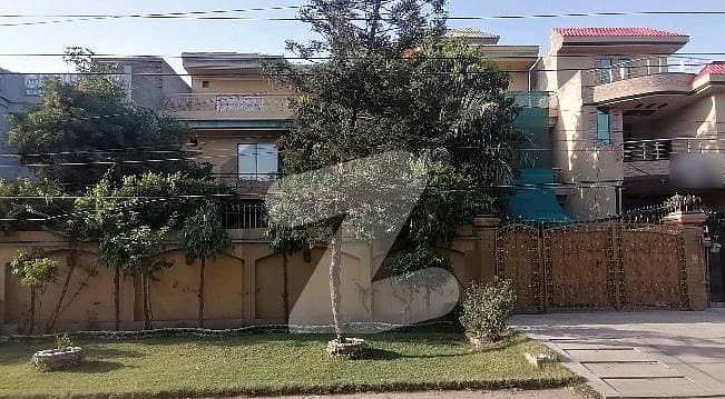 مرغزار آفیسرز کالونی لاہور میں 10 کمروں کا 1 کنال مکان 5.5 کروڑ میں برائے فروخت۔