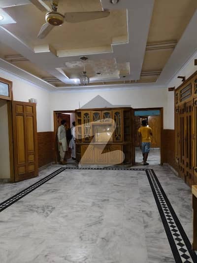 ورسک روڈ پشاور میں 4 کمروں کا 14 مرلہ بالائی پورشن 35.0 ہزار میں کرایہ پر دستیاب ہے۔