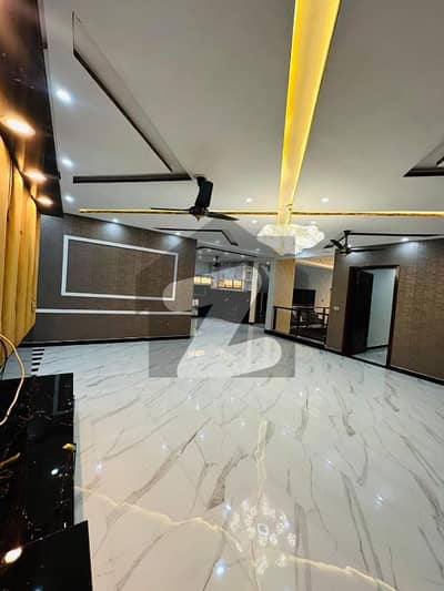 ایل ڈی اے ایوینیو ۔ بلاک اے ایل ڈی اے ایوینیو,لاہور میں 7 کمروں کا 1 کنال مکان 3.95 کروڑ میں برائے فروخت۔