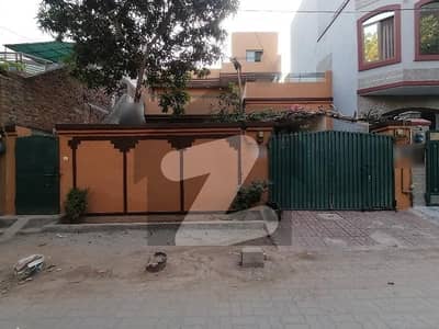 Stunning 10 Marla House In Marghzar Officers Colony Available