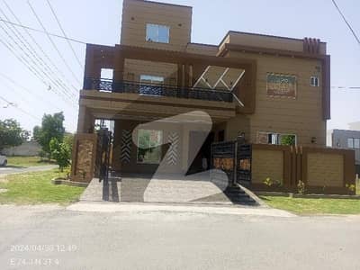 نشیمنِ اقبال فیز 2 نشیمنِ اقبال,لاہور میں 5 کمروں کا 10 مرلہ مکان 3.4 کروڑ میں برائے فروخت۔