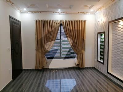 پارک ویو سٹی لاہور میں 6 کمروں کا 10 مرلہ مکان 3.5 کروڑ میں برائے فروخت۔