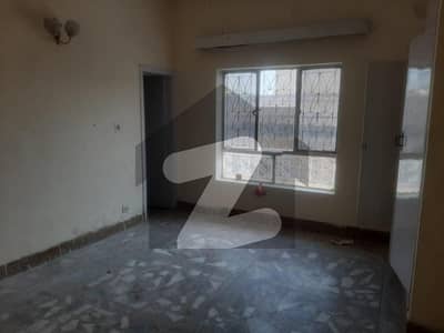 25*40 cda transfer good condition house available in g-11/2