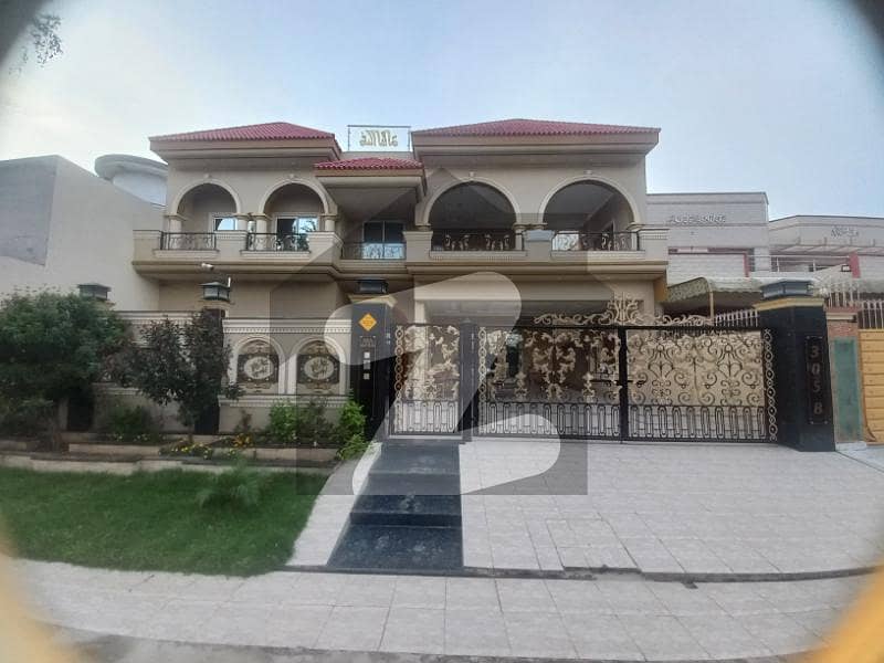 ویلینشیاء ہاؤسنگ سوسائٹی لاہور میں 6 کمروں کا 1 کنال مکان 8.25 کروڑ میں برائے فروخت۔