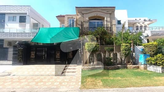 10 Marla Beautiful House For Sale In DHA Phase 8 Eden City